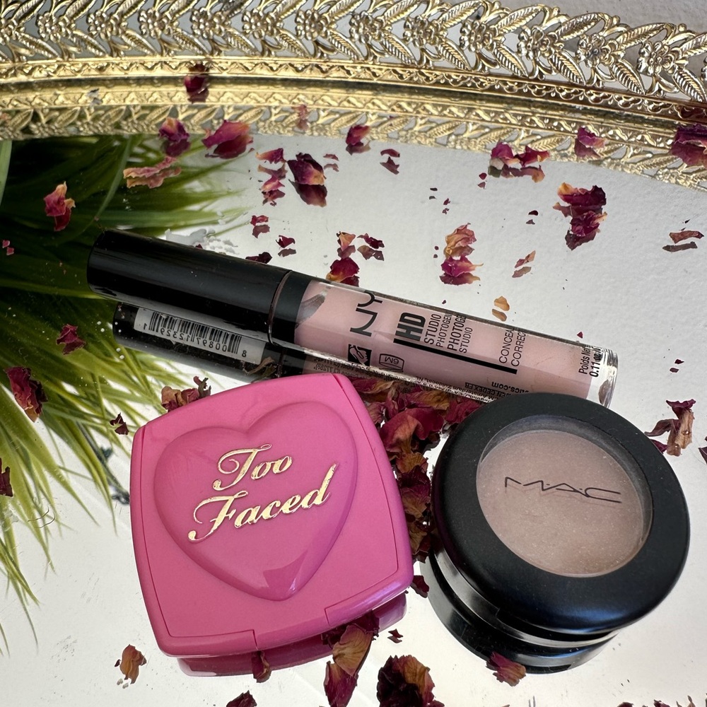 Bundle of 3 makeup products